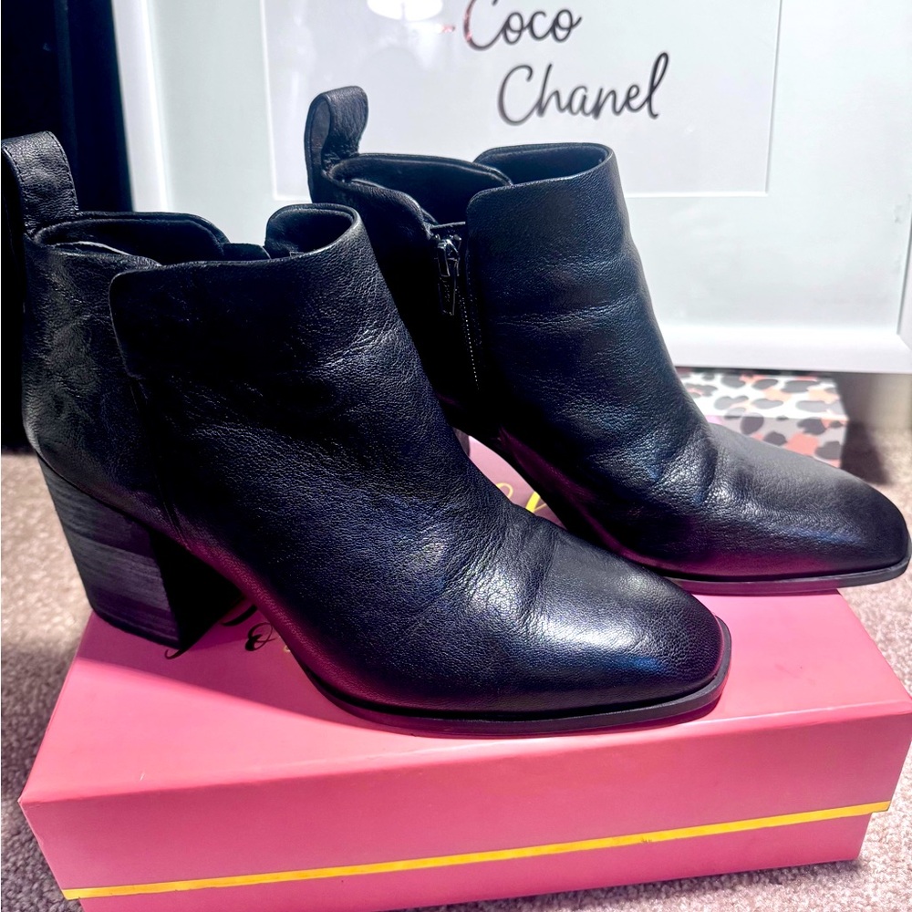 Vionic Lysse Black Bootie